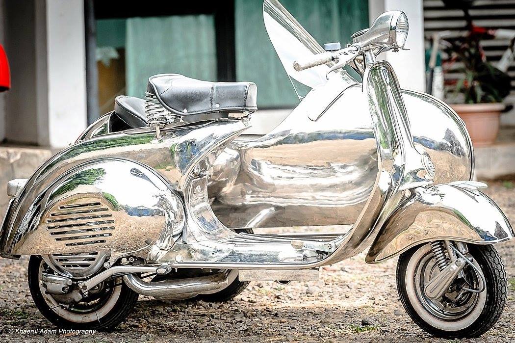 Front view Vespa VL 50 stainless sidecar